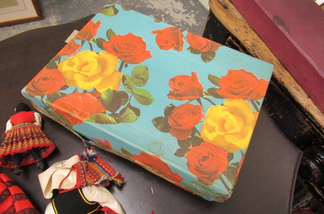 BOX OF FOUR SMALL DOLLS Image