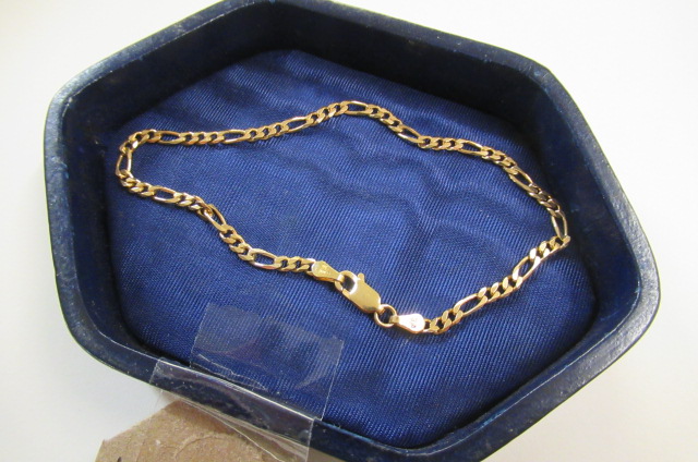 9CT GOLD BRACELET, 3.4g Image