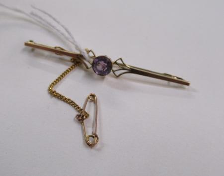 15 CT GOLD AND AMETHYST BROOCH, 2.5g gross Image