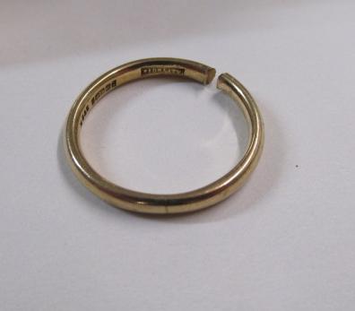 9CT GOLD WEDDING BAND, 3.1g Image