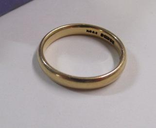 9CT GOLD WEDDING BAND, 4.5g Image