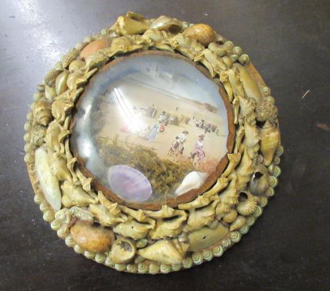 SAILOR'S VALENTINE FAVOUR IN SHELL FRAME Image