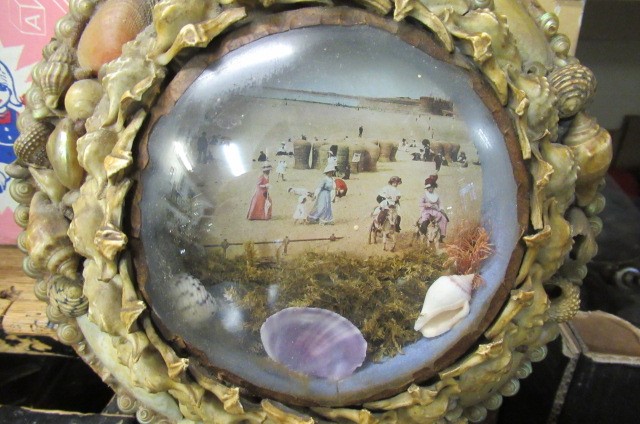 SAILOR'S VALENTINE FAVOUR IN SHELL FRAME Image