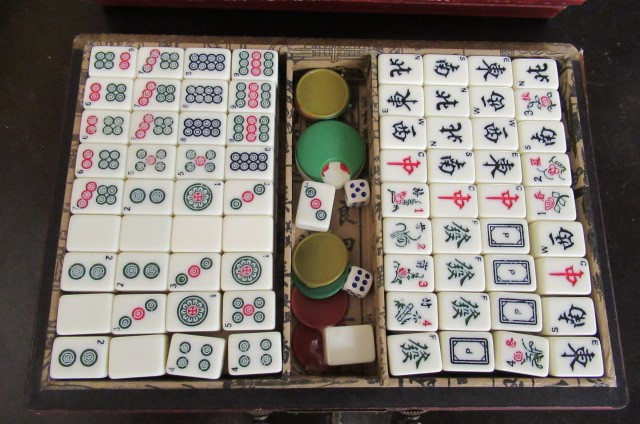 VINTAGE MAHJONG SET Image