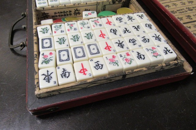 VINTAGE MAHJONG SET Image