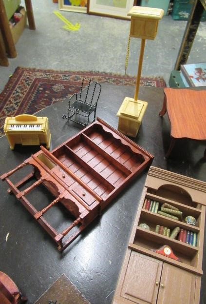 BOX OF DOLLS HOUSE FURNITURE Image