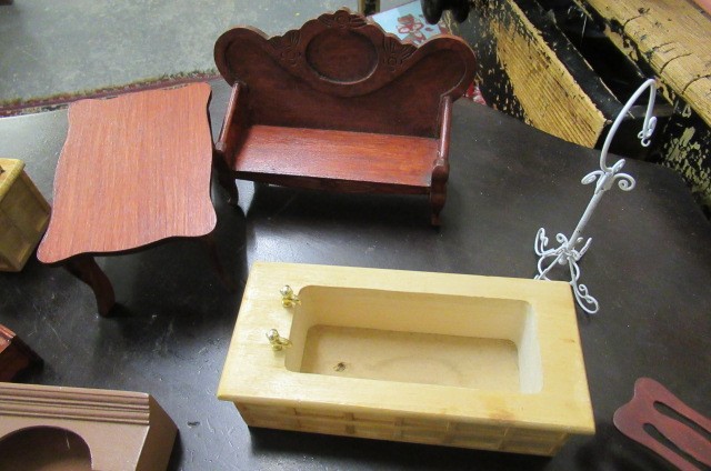 BOX OF DOLLS HOUSE FURNITURE Image