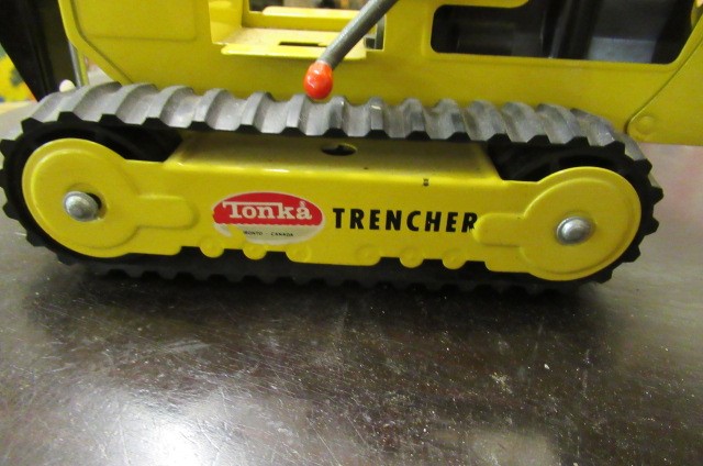 TONKA TRENCHER  THREE DINKY TOYS AND A JIGSAW Image