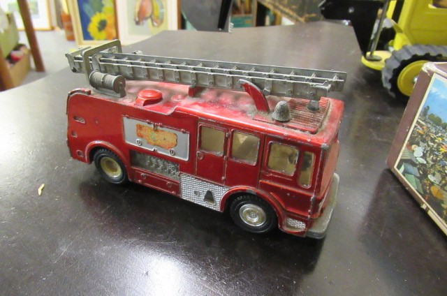 TONKA TRENCHER  THREE DINKY TOYS AND A JIGSAW Image