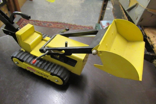TONKA TRENCHER  THREE DINKY TOYS AND A JIGSAW Image