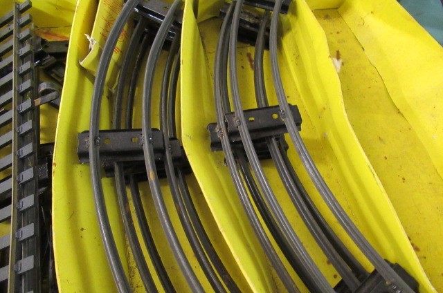 HORNBY ZERO GAUGE CLOCKWORK TRAIN  CARRIAGES AND TRACK Image