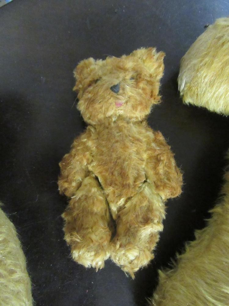 BOX OF VINTAGE BEARS  Image