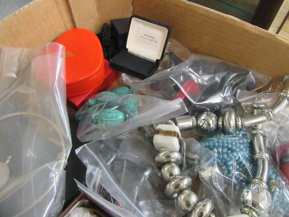BOX OF COSTUME JEWELLERY Image