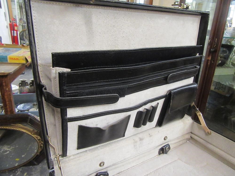 GLADSTONE BAG AND A BRIEFCASE Image