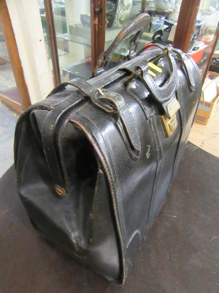 GLADSTONE BAG AND A BRIEFCASE Image