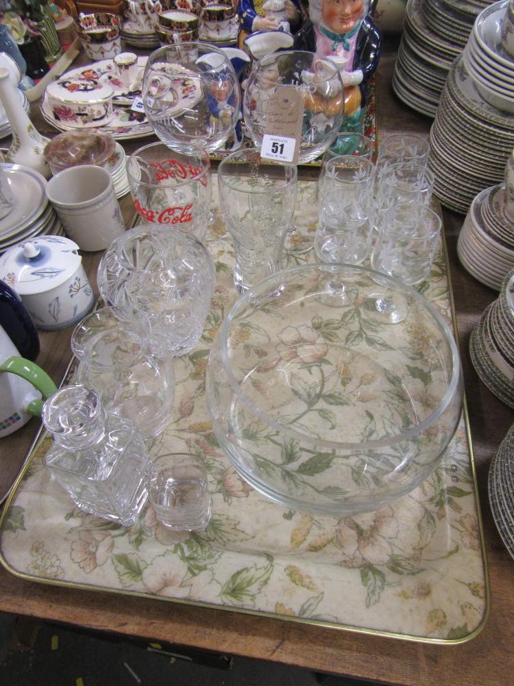 TRAY OF GLASS ITEMS Image