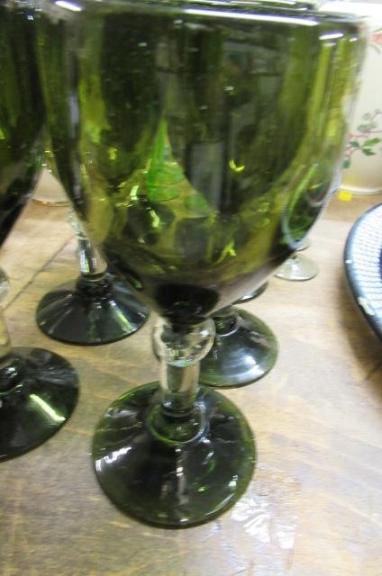 ASSORTMENT OF RETRO COLOURED GLASS ETC Image