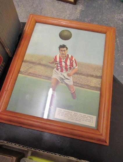 VINTAGE GAMES AND A FIGURINE Image