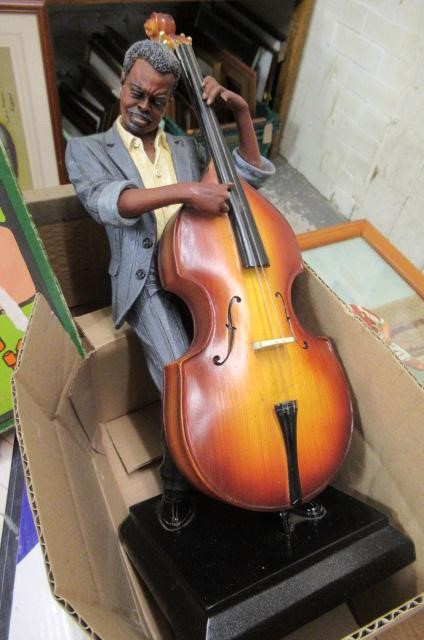 VINTAGE GAMES AND A FIGURINE Image