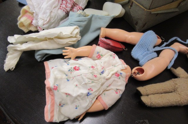 BOX OF DOLLS CLOTHES ETC Image