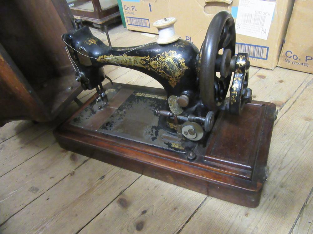 SINGER HAND SEWING MACHINE IN MAHOGANY CASE Image