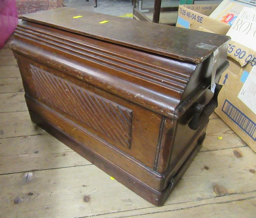 SINGER HAND SEWING MACHINE IN MAHOGANY CASE Image