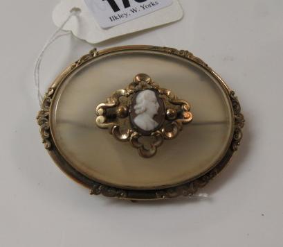 VICTORIAN POLISHED HARD STONE AND CAMEO BROOCH Image