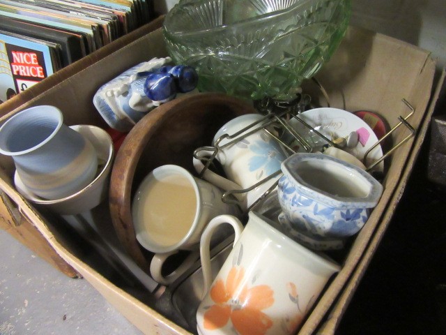 BOX OF MISCELLANEOUS ITEMS AND A BOX OF GLASS INCLUDING WEBB CRYSTAL Image