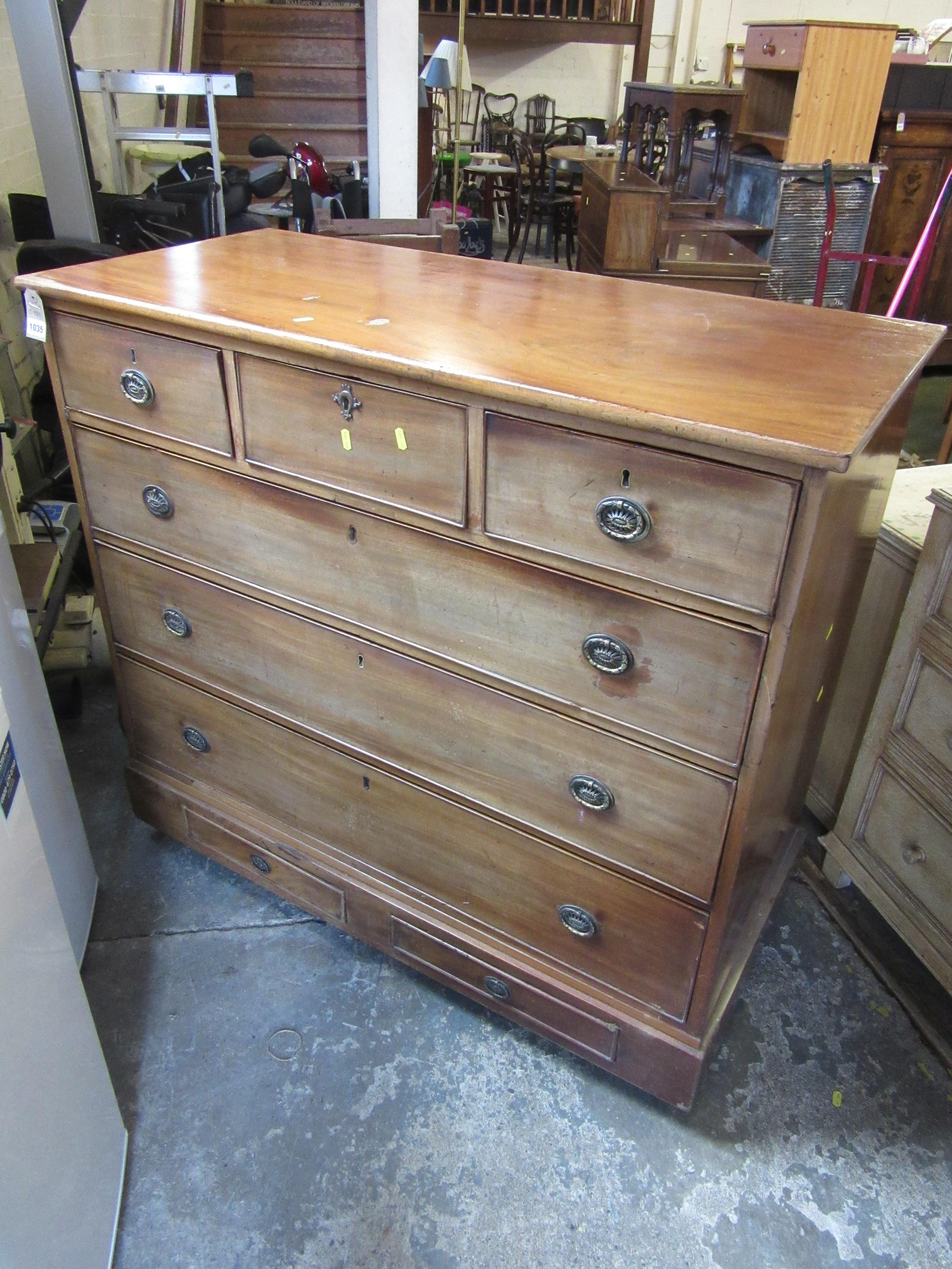 EIGHT DRAWER MAHOGANY CHEST Image