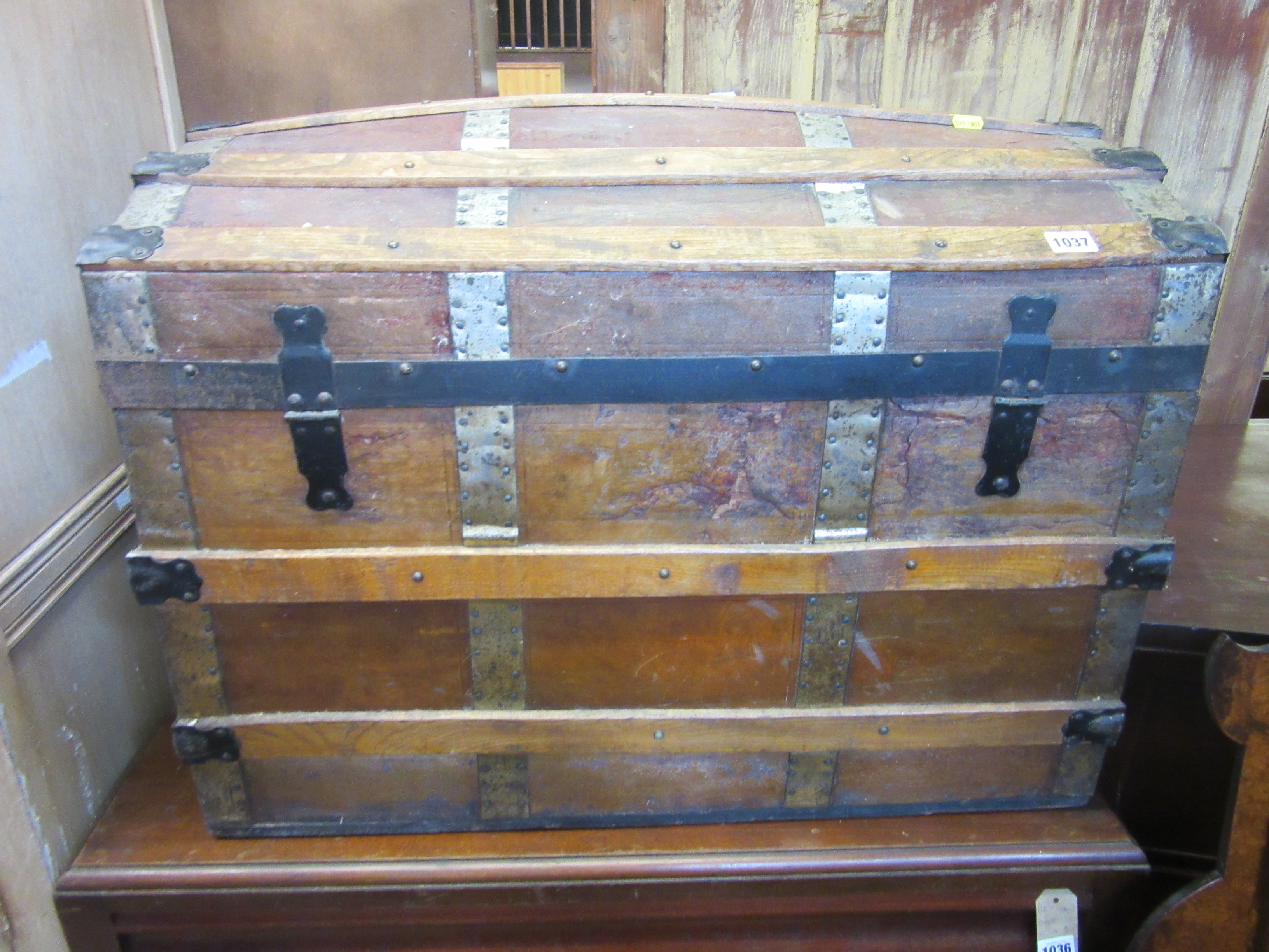 DOME TOP TRUNK Image