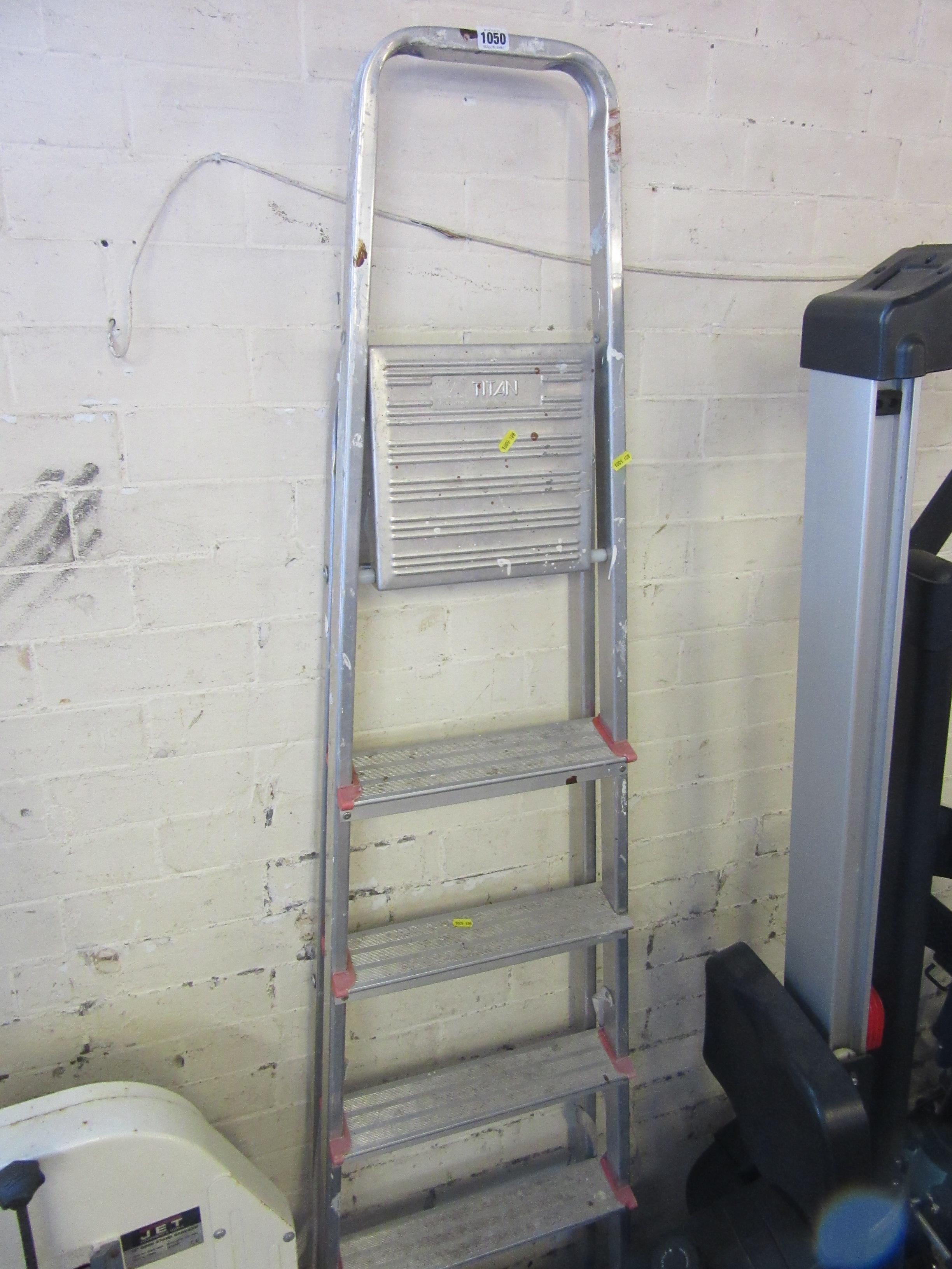 TITAN ALUMINIUM STEPLADDER Image