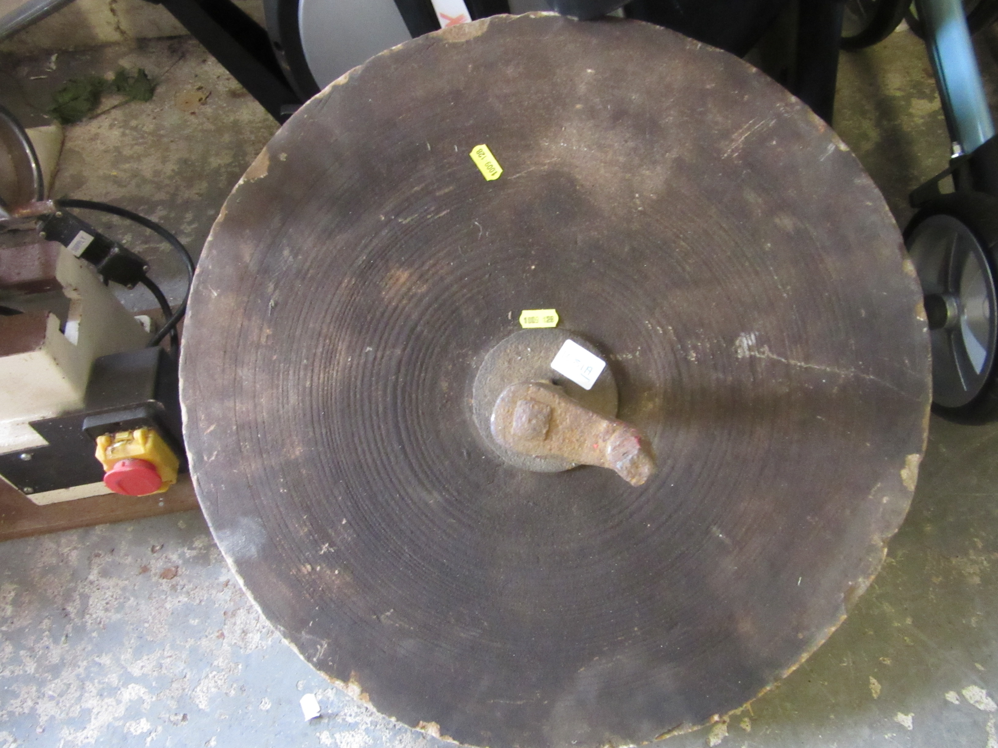 MILL STONE WITH HANDLE Image