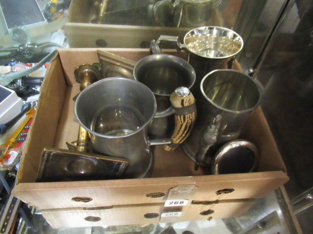 BOX OF METAL ITEMS INCLUDING SMALL SILVER PICTURE FRAME Image