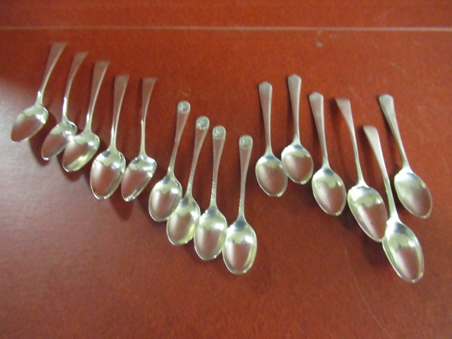 FIFTEEN VARIOUS GEORGIAN AND LATER SILVER TEASPOONS Image