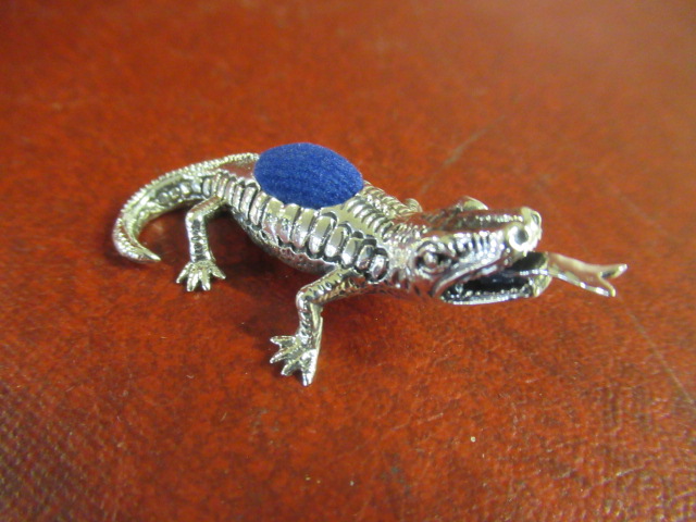 SILVER LIZARD PIN CUSHION Image