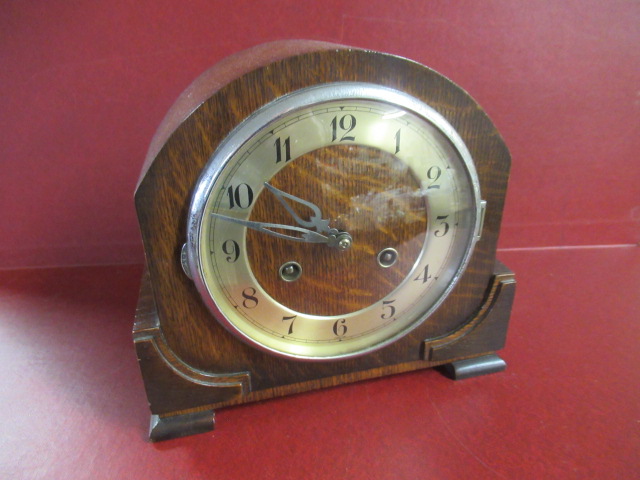 MANTEL CLOCK WITH KEY Image