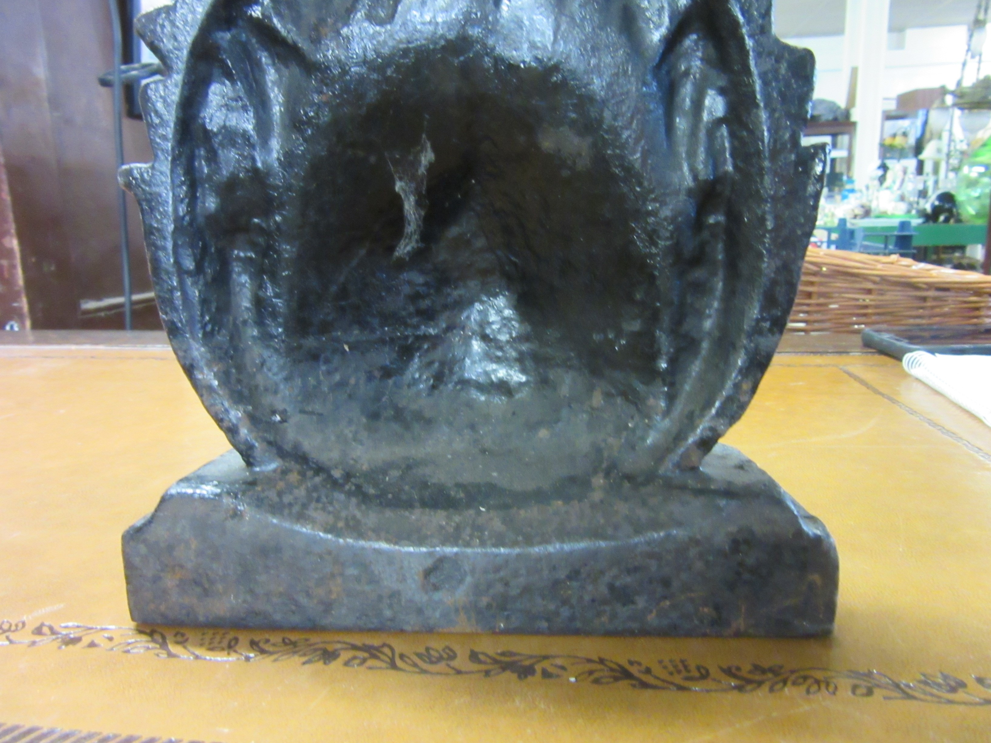 CAST IRON LION DOORSTOP Image
