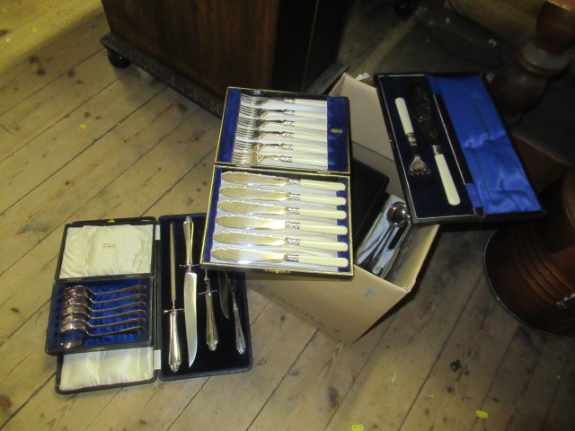 BOX OF CASED CUTLERY ETC Image
