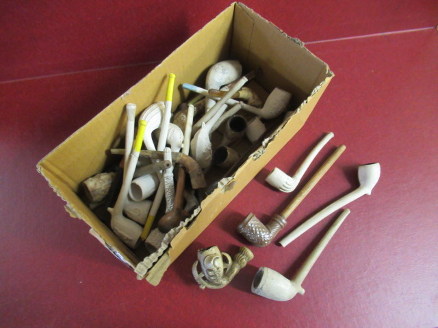 QUANTITY OF CLAY PIPES Image