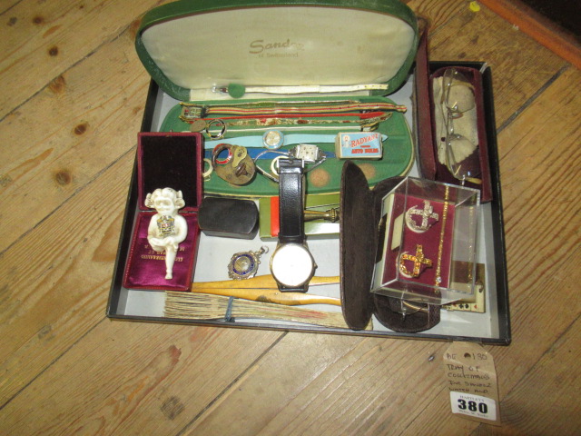 TRAY OF COLLECTABLES INCLUDING SANDOZ WATCH AND SPECTACLES Image
