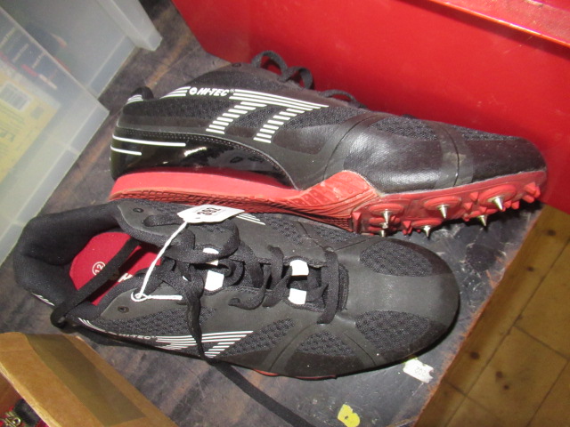 PAIR OF HI-TEC SPORTS SHOES SIZE 12 Image
