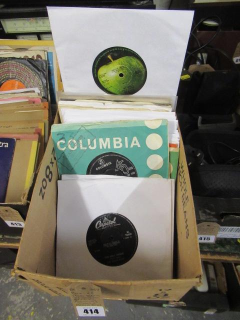 BOX OF 1960S 45RPM RECORDS INCLUDING BEATLES, ROLLING STONES AND BEACH BOYS Image