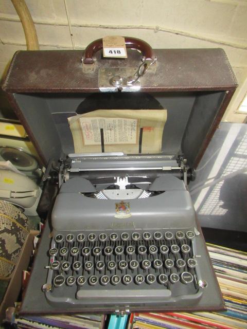 VINTAGE TYPEWRITER Image