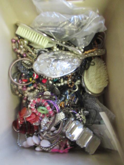 BOX OF COSTUME JEWELLERY Image