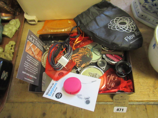 TRAY OF COSTUME JEWELLERY Image