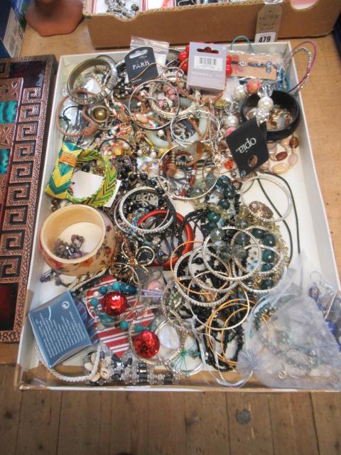 TRAY OF COSTUME JEWELLERY Image