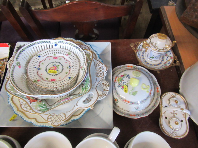 QUANTITY OF DECORATIVE CHINA Image