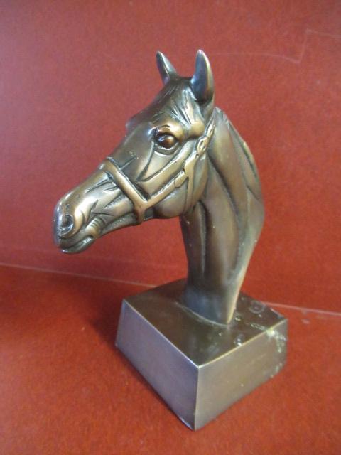 METAL HORSE HEAD SCULPTURE Image