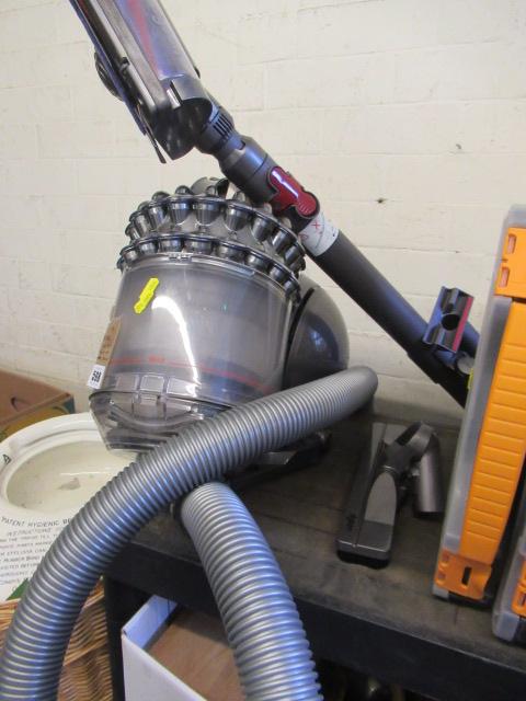DYSON VACUUM WITH ACCESSORIES Image