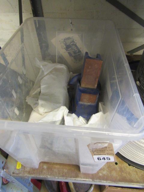 BENCH VICE AND FOUR HEAVY DUTY CASTORS Image